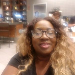 Meet your Posher, Cynthia